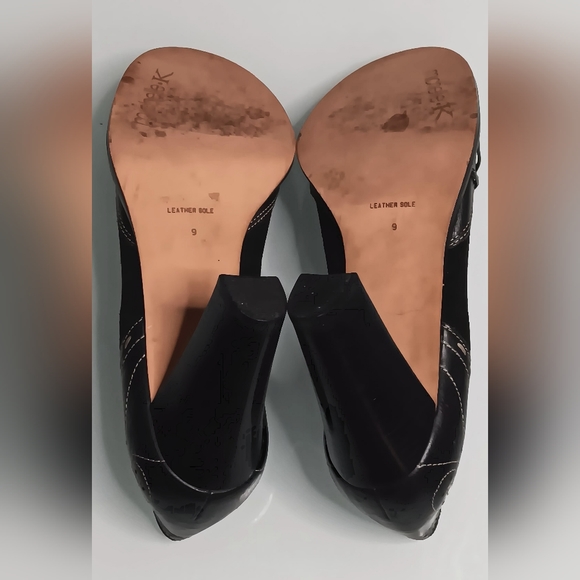 *Like New* MICHELLE K. Genuine Leather & Suede Embroidered Heels: sz. 9 - Picture 7 of 7